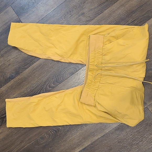 Lululemon Beyond the Studio Pant Slim Gold Buff like new - Picture 9 of 11